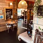 Bed & Breakfast Geulzicht 3*